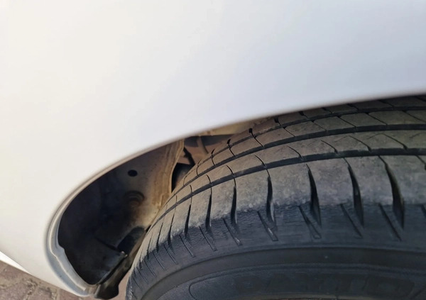 Toyota Yaris cena 24999 przebieg: 169000, rok produkcji 2015 z Olkusz małe 137